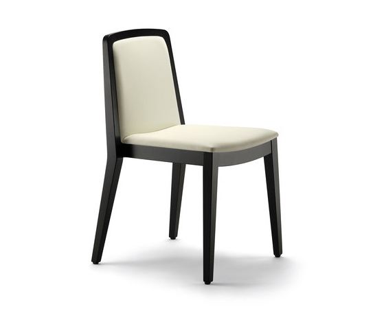 Серия стульев и столиков от итальянских дизайнеров студии «R&S Varaschin»