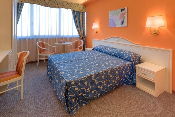 Двуспальные кровати для гостиничных номеров «Amacord»
