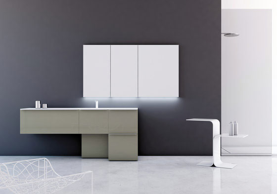 Комплекты мебели для ванных комнат от Francesc Rife