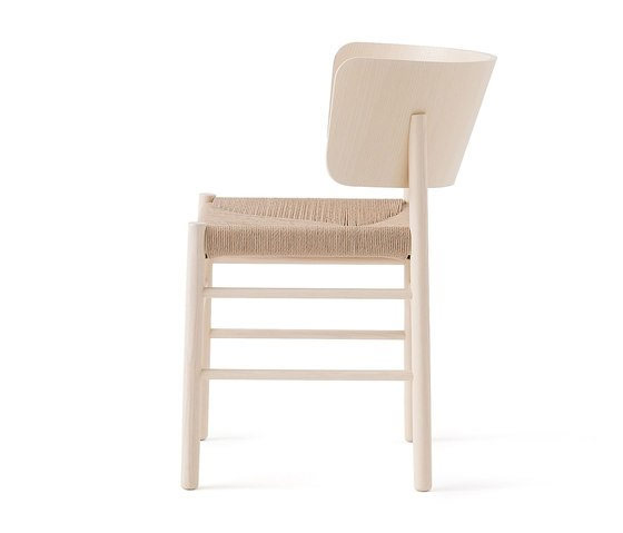 Прямоугольные линии и округлые формы стульев «Fratina»
