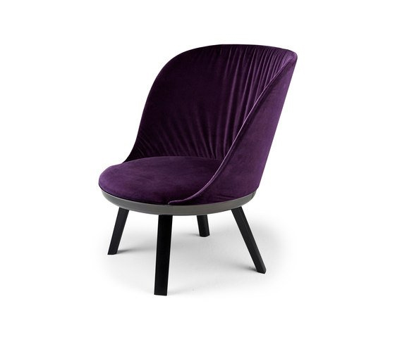 Мебель «Romy Easy Chair», вдохновленная коктейльными креслами