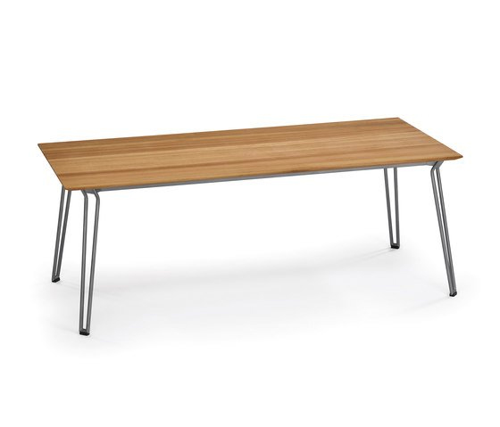 Визуально хрупкие, но устойчивые столы «Slope Table»