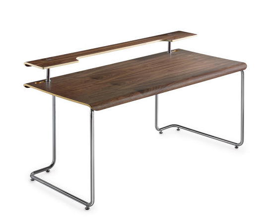 Смесь дерева и металла в дизайне стола «Steno»