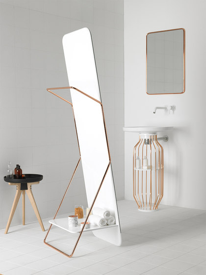 Изящные напольные зеркала «Bowl Standing Mirror» Изящные напольные зеркала «Bowl Standing Mirror»