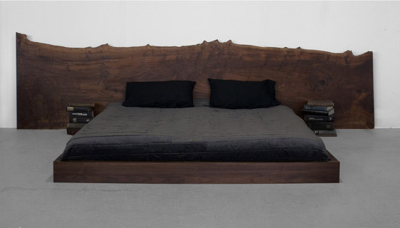 Двуспальные кровати «St. Pierre Bed» с изголовьем из древесных плит