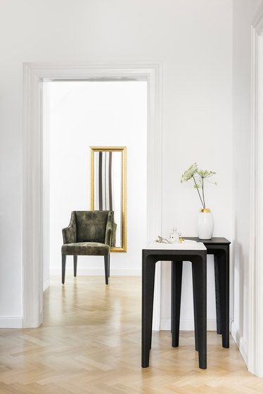 Стильные прикроватные столики «Vitoria Porcelain Table» Стильные прикроватные столики «Vitoria Porcelain Table»