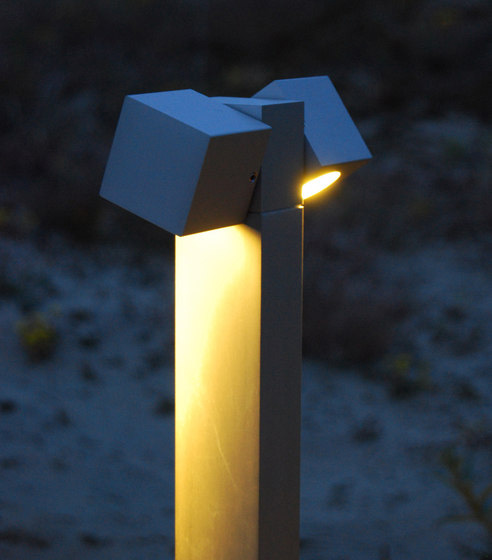 Алюминиевый уличный светильник в виде большого шипа