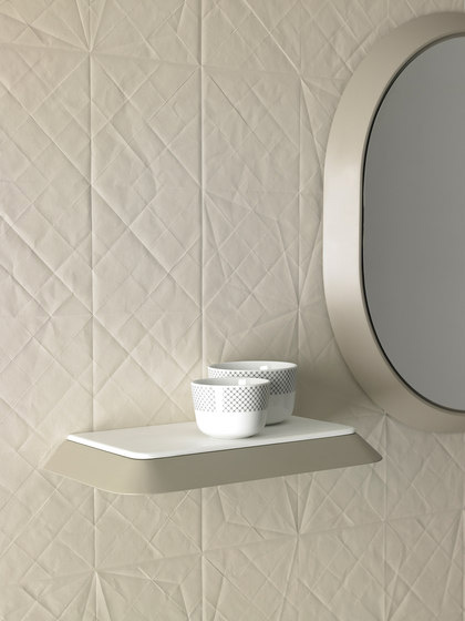 Новая модификация настенных полок для ванной комнаты Fluent Wall Shelf