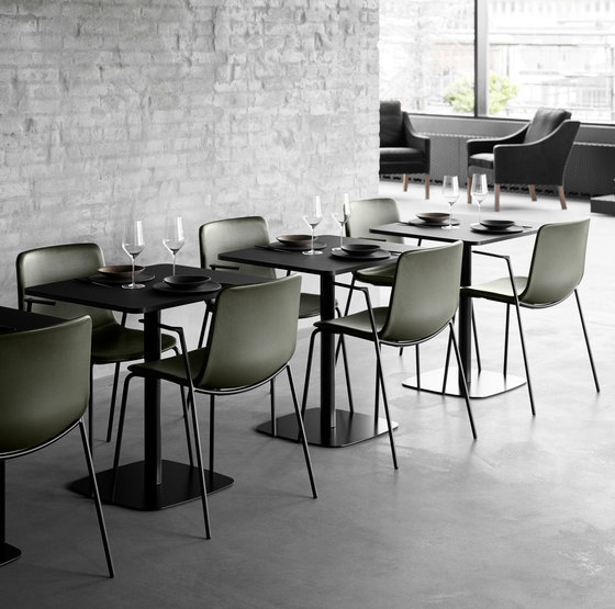 Коллекция стульев для кафе и гостиных от Fredericia Furniture