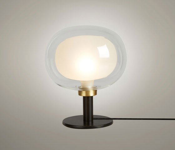 Настольная лампа в виде шара из дизайнерской коллекции Nabila