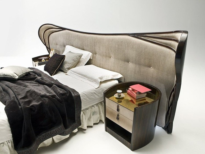 Кровать с роскошной резной спинкой Scala от мастеров компании Rozzoni