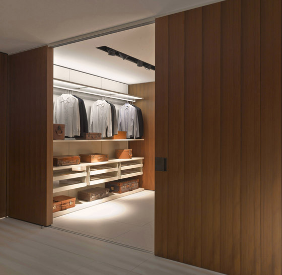 Система деревянных раздвижных дверей для гардеробных Storage Boiserie Shift