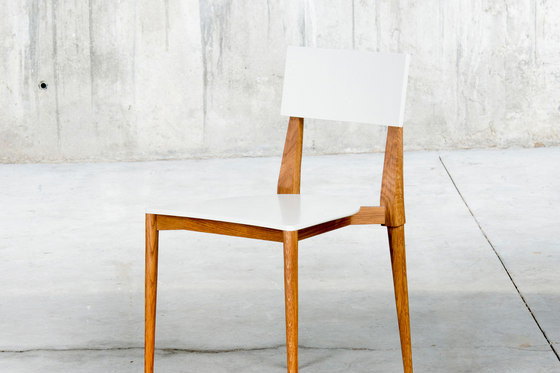 Элегантный и легкий стул Swiss Chair