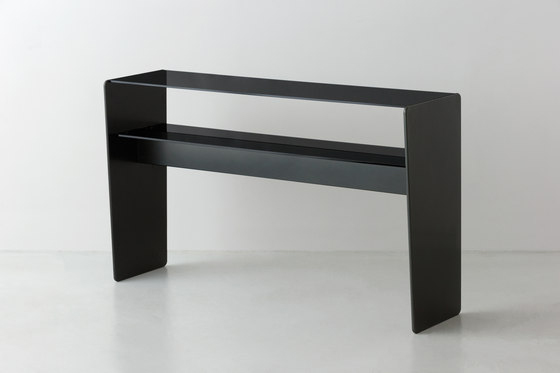 Консольные столы Sled от японского дизайнера Tomoya Tabuchi