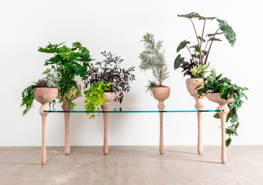 Стол со встроенными кашпо для цветов и других растений от Heatherwick Studio