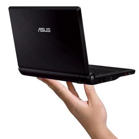 Ноутбук ASUS Eee PC 8G на руке