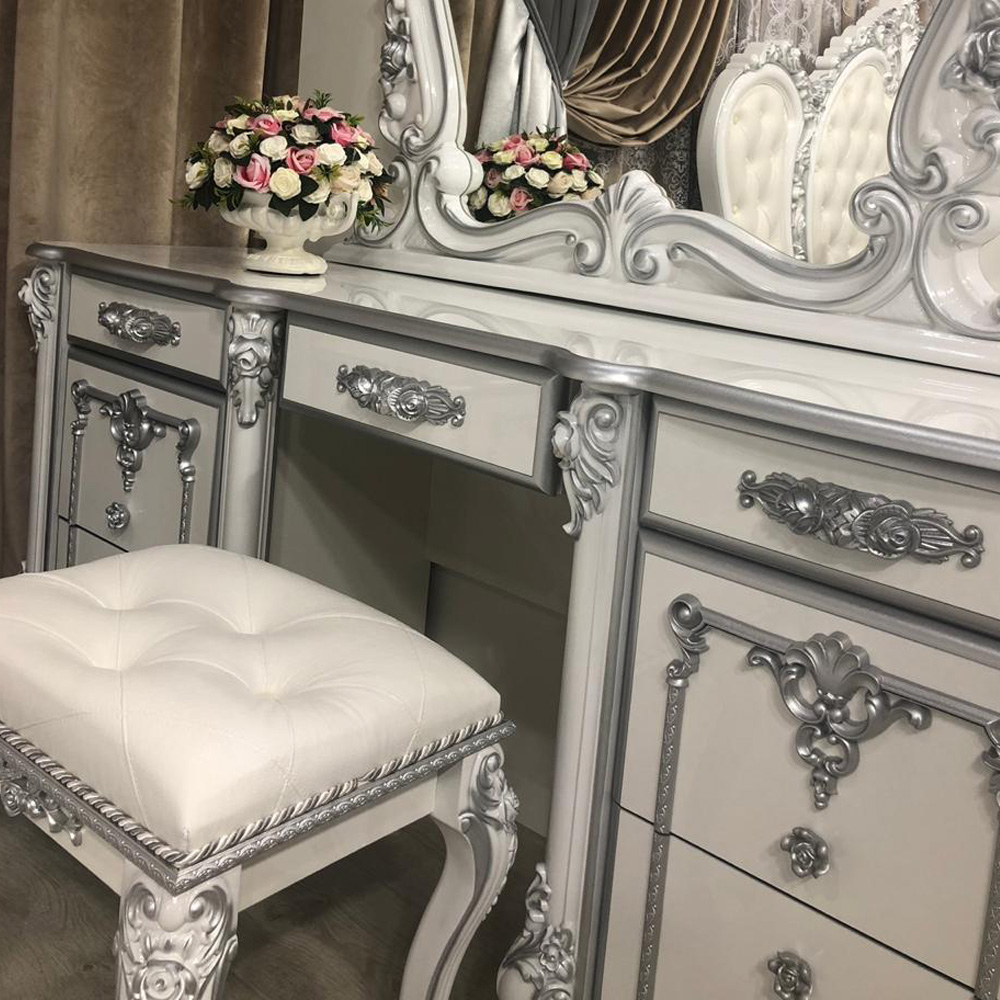 Стол туалетный с зеркалом и пуфом Дольче Вита, цвет белый глянец с серебром Картинка № 11