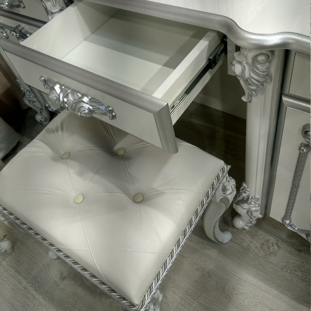 Стол туалетный с зеркалом и пуфом Дольче Вита, цвет белый глянец с серебром Картинка № 12