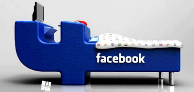 На кровати с Фейсбуком