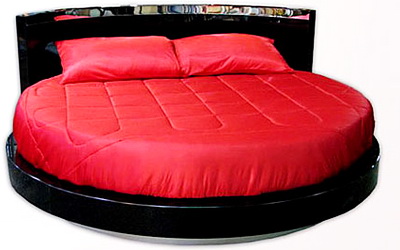 Круглая кровать - интересное решение для спальни