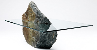 Журнальный столик из стекла и камня