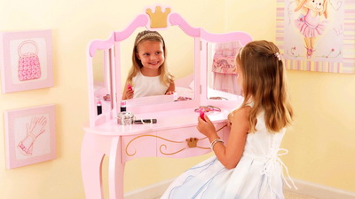 Туалетный столик для маленькой принцессы