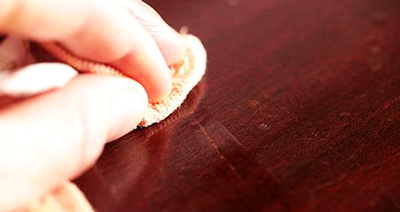 Как устранить царапины и повреждения на деревянных изделиях без затрат