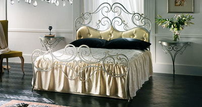 Кровать с коваными элементами: ощущение холода или стиля?