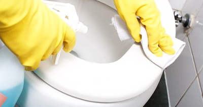 Как очистить унитаз и убрать налёт