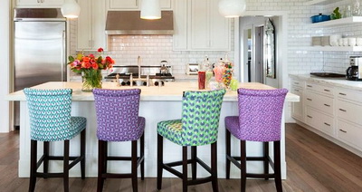 Как выбрать яркие стулья для кухни