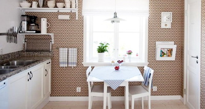 Полезные советы по выбору обоев для маленькой кухни